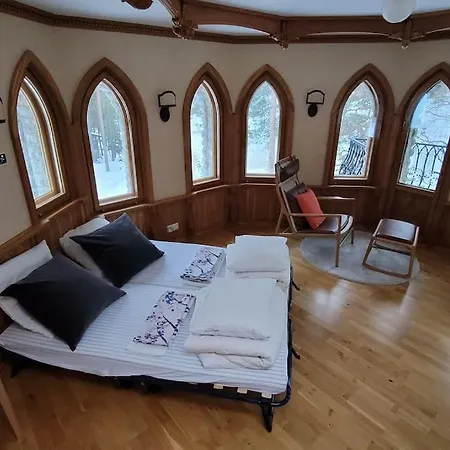 Villa Pinecrest - Castle Style Living On Seaside *