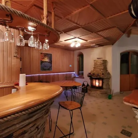 Villa Pinecrest - Castle Style Living On Seaside