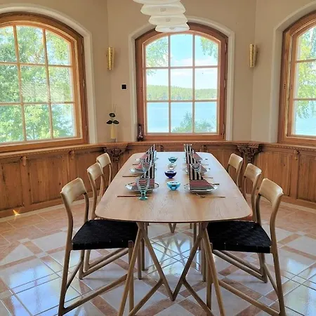 Pinecrest - Castle Style Living On Seaside *